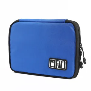 Vue detaillee de la pochette de rangement numerique bleue avec fermeture eclair robuste.
