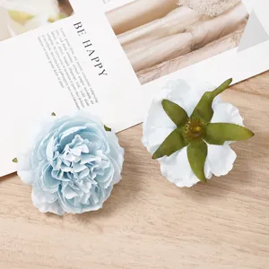 Detaillierte Nahaufnahme künstlicher Ranunkeln Blütenköpfe, ideal für DIY-Bastelarbeiten.