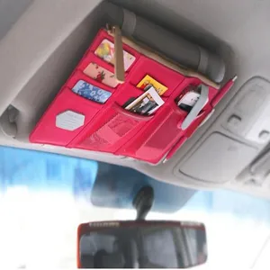 Organizador de parasol para coche con múltiples ranuras para tarjetas y bolsillos útiles.