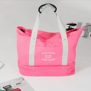 Grote roze canvas reistas sporttas, fitness schoudertas met apart schoenenvak aan de onderkant.