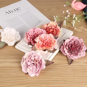 Künstliche Rosenblütenköpfe für Hochzeitsdeko, Blumenwand-Bögen und DIY-Bastelmaterialien.