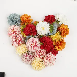 Künstliche kleine Chrysanthemen Seidenblumen für Hochzeitsdeko und Geschenkbox.
