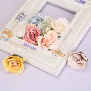 Kunstmatige zijden rozenbloemhoofdjes voor fotografierekwisieten, huisdecoratie en huwelijksfeest.