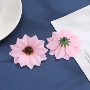 Kunstmatige roze zijden bloemhoofdjes voor DIY haaraccessoires en schoenen details.