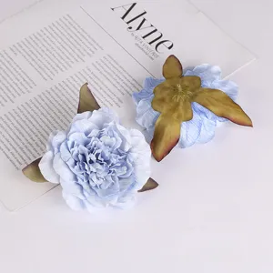 Blaue künstliche Rosenblüten für Hochzeitsdekoration, Blumenwand und Basteln von DIY Projekten.