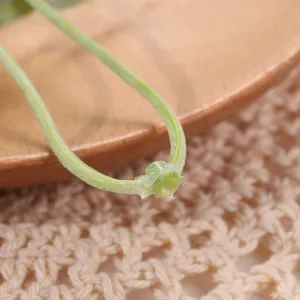 Detalle de tallo de hoja de planta artificial macro toma follaje verde accesorio decorativo