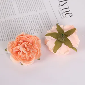 Detailansicht künstlicher Pfingstrosenblüten mit Vorder- und Rückseite für DIY Hochzeitsdeko.
