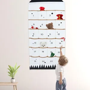 Organizzatore da parete in tessuto con 24 tasche per calendario dell'avvento e decoro.