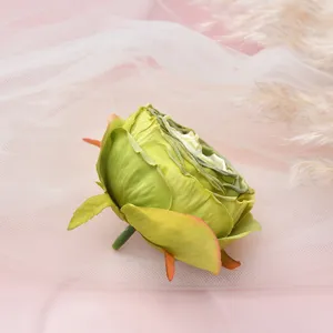 Grüner künstlicher Rosenblütenkopf Nahaufnahme Detail für DIY Handwerk Dekor Fotografie.
