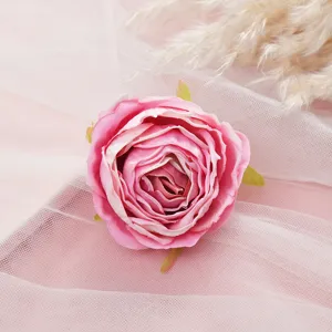 Künstlicher rosa Samt Rosenblütenkopf Detail für DIY Handwerk Dekoration Fotografie.