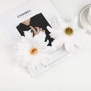 Künstliche weiße Pfingstrosenblüten für DIY-Handwerk, Hochzeitsdekor und Heimfoto-Requisiten.
