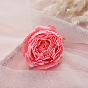 Nahaufnahme Detail künstlicher rosa Samt Rosenkopf, perfekte DIY Fotografie Requisite.