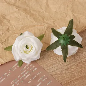 Weiße künstliche Seidenrosen Köpfe Detailbild für Handwerk, Hochzeitsdeko und DIY Blumenwand.