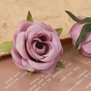 Künstliche Seidenrosen Blütenköpfe für Hochzeitsdeko DIY Handwerk Detailansicht.