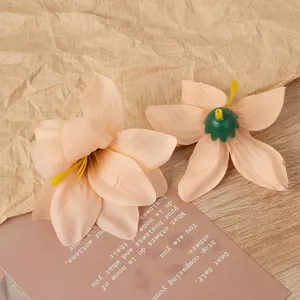 Handgemachte Stoff Lilie Blumen Kopfschmuck DIY Bastelmaterial für Hochzeitsfoto-Requisiten Detail.