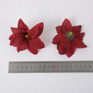 Künstliche dunkelrote Lilien Blütenköpfe für DIY Haarschmuck und Hochzeitsdekoration.