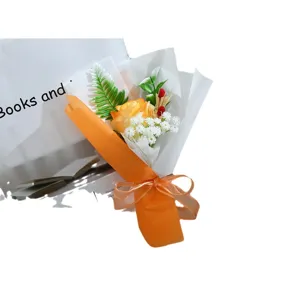 Mini Seifenrosen Blumenstrauss Geschenk fuer Frauen Geburtstag, orange Deko Bluemen.