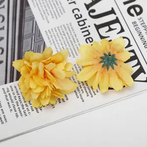 Gelbe künstliche Seidenblumen Köpfe künstliche Pflaumenblüten für Hochzeit Dekor 2St