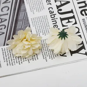 Künstlicher Blumenkopf Seide Pflaumenblüte Detail Vorder- und Rückseite für Hochzeitsdekor.