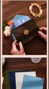 Primo piano dettagliato di elegante busta vintage e set di cancelleria con sigillo in cera regalo.