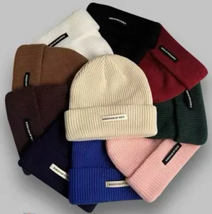 Unisex Acrylic Ribbed Knit Beanie Hat Winter Warm Solid Color Cuffed Skull Cap With Letter Patch Fashion Outdoor Headwear