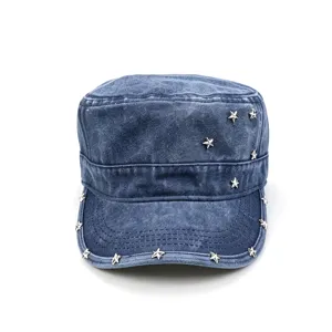 Casquette plate en denim bleu avec clous d'étoiles, chapeau militaire décontracté pour style urbain.