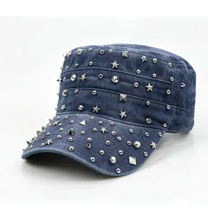 Denim platte militaire pet met zilveren metalen klinknagels en sterren voor heren.