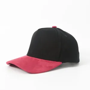 Schicke schwarze und rote Baseballkappe mit Wildleder-Krempe für den Outdoor-Freizeit-Look.