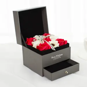 Scatola regalo di lusso con rose di sapone rosso e bianco con cassetto per occasioni