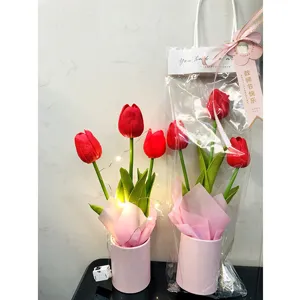 Künstlicher Tulpen Blumenstrauß mit LED Licht Geschenktüte zum Lehrertag schönes Geschenk