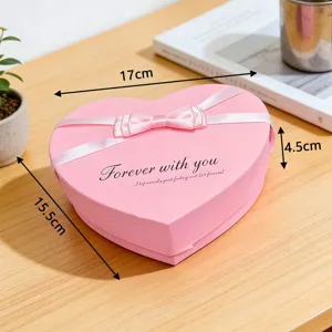 Rosa herzförmige Geschenkschachtel mit Schleife, ideal für Valentinstag und Geburtstagsgeschenke.