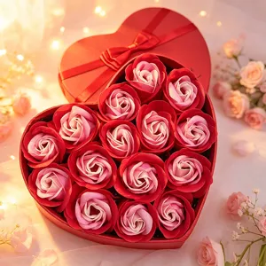 Herzform Rosen Seifenblumen Geschenkbox Detailansicht, romantische Valentinstag Geschenkidee.