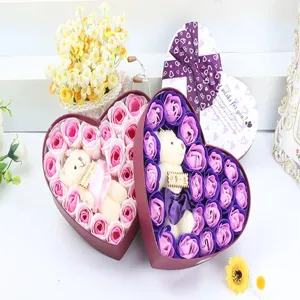 Valentinstag Geschenk herzförmige Seifenrosen Blumenbox mit süßem Bär und großer Schleife für Fest