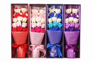 Geschenkbox Rosen Seifenblumen mit zwei süßen Bären Blumenstrauß zum Valentinstag Geschenk.