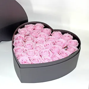 Scatola regalo di rose di sapone artificiali a forma di cuore per San Valentino e compleanno.