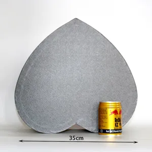 Scatola regalo in tessuto a forma di cuore per San Valentino, confezione floreale.
