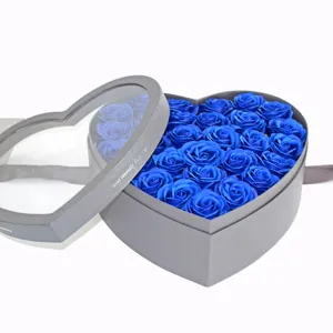 Scatola regalo a forma di cuore di fiori di sapone rose artificiali blu con coperchio.