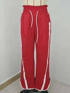 Casual losse rode dames broek met trekkoord en witte zijstrepen, gedetailleerd overzicht.