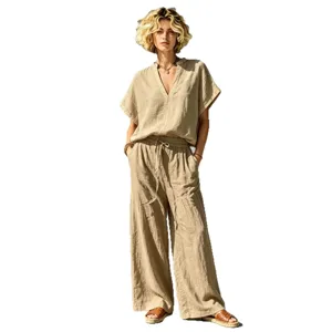 Casual σύνολο από λινό για γυναίκες με τοπ V-neck κοντομάνικο και φαρδύ παντελόνι.
