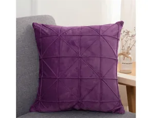 Lila Samt Zierkissen Detail, geometrischer Tufting Kissenbezug, weiche Sofa Dekoration.
