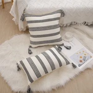 Coussin décoratif tissé rayé noir et blanc bohème nordique avec glands housse