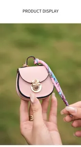 Mini borsa sella portachiavi rosa, simpatico borsellino in pelle PU e custodia auricolari.