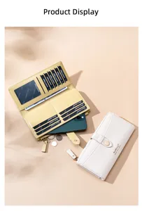 Portefeuille long pour femme élégant avec fentes pour cartes et fermeture éclair.