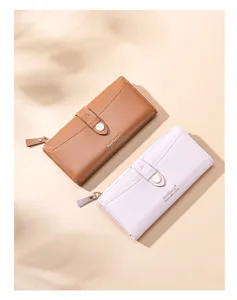 Vue détaillée du portefeuille long pour femmes en cuir avec fentes et poche zippée.