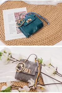 Mini Tasche Schlüsselanhänger Geldbörse niedliches Portemonnaie mit Metallsperre und Seidenschal.