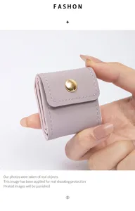Custodia per gioielli pieghevole compatta dettaglio, mini borsa porta anelli e orecchini.