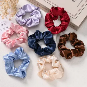 Effen kleur satin scrunchies set, elegante haarelastiekjes voor vrouwen en zachte paardenstaart.