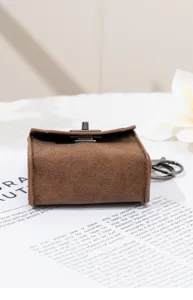 Retro Mini Taschenanhänger Schlüsselanhänger braune Wildleder Münzbörse mit Metall Drehend