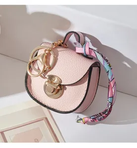 Mini borsa sella rosa ciondolo, simpatico portachiavi auto, borsellino compatto e accessorio.