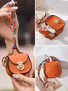 Ciondolo per Borsa a Mini Sella Portachiavi per Donna in Pelle PU con Sciarpa in Satin Serratura in Metallo Portamonete